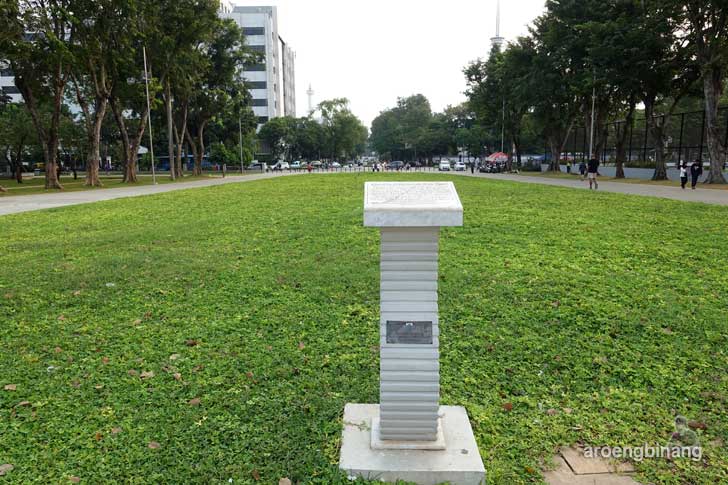 monumen pembebasan irian barat