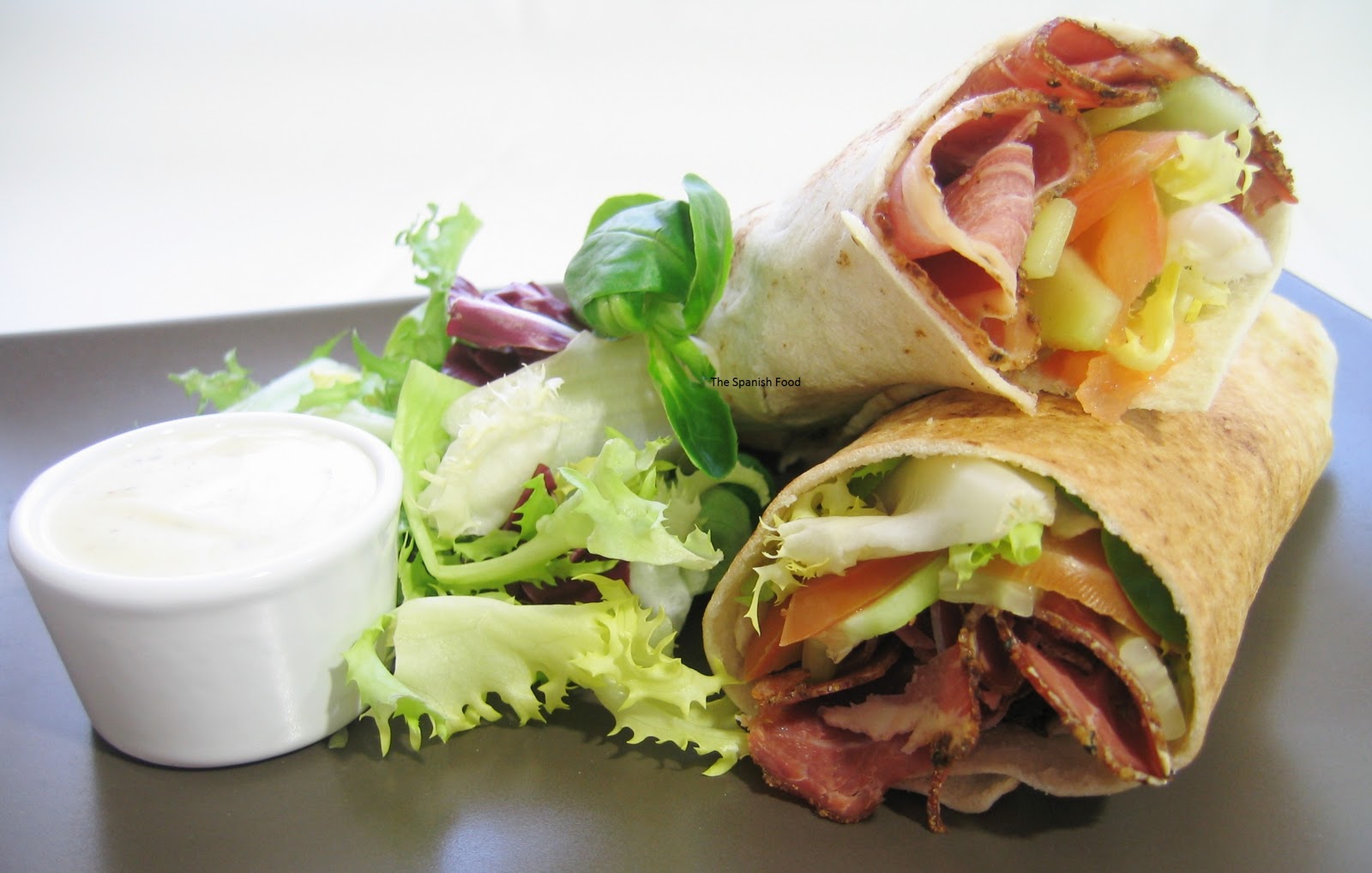 SANDWICH DE PASTRAMI CON RUSSIAN DRESSING (ALIÑO RUSO)