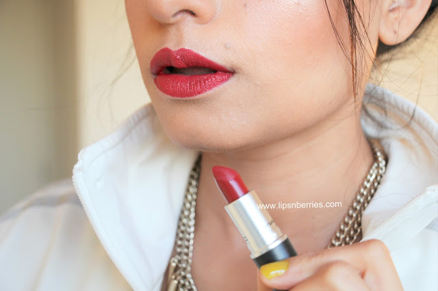 MAC perfect score lipstick swatch