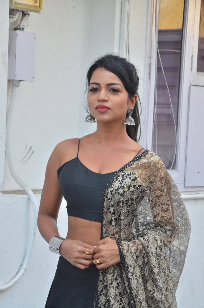Hot south actress Bhavya Sri latest images in half saree - Actress Doodles