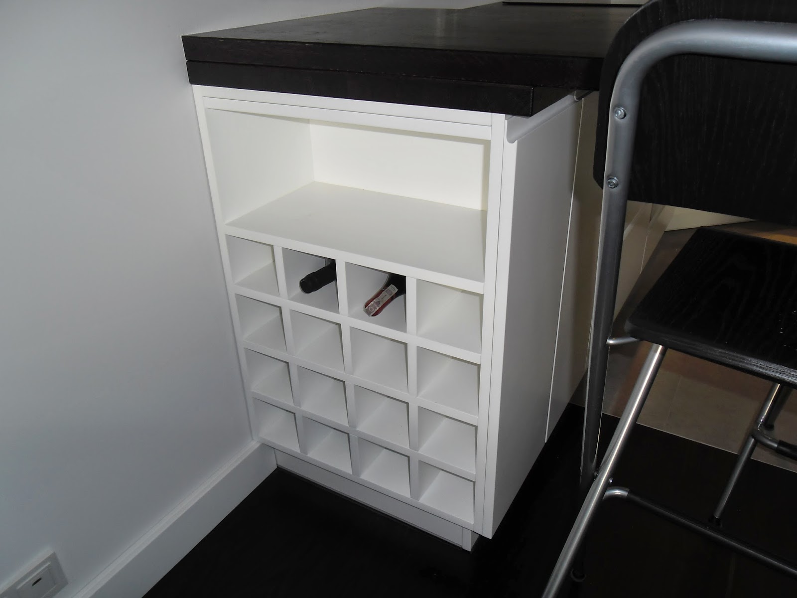 Kuchnia w bloku - biała, funkcjonalna i pojemna. - Blog o projektowaniu