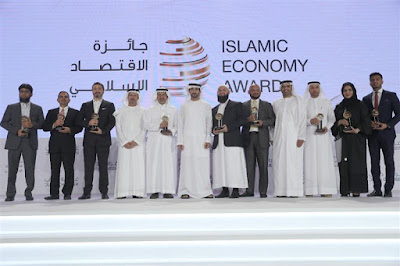 HH Sheikh Hamdan (centre) with winners of the 5th Islamic Economy Award.  