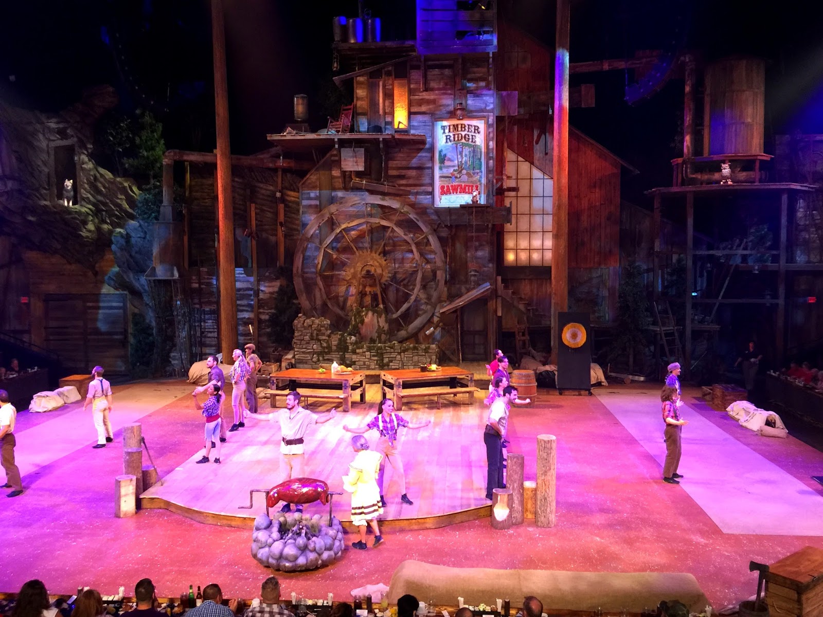 Dolly's Lumberjack Adventure Show Review Gatlinburg, TN