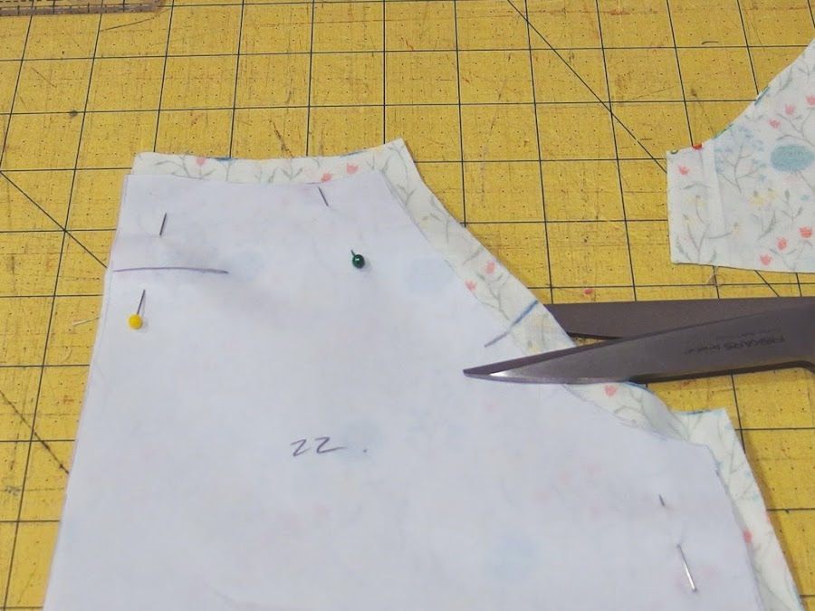 COSE CON NOSOTRAS: VESTIDO BEBE BURDA ABRIL 2015. PASO A PASO!!! PRIMERA PARTE