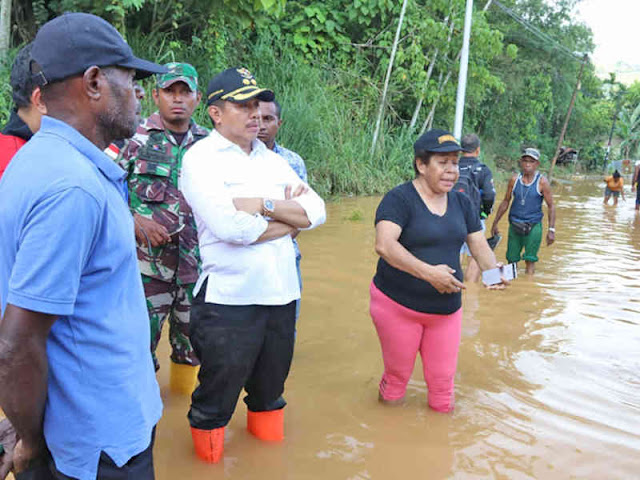 Keringkan Lokasi Banjir, Pemkot Jayapura dan BPBD Gunakan Pompa Air