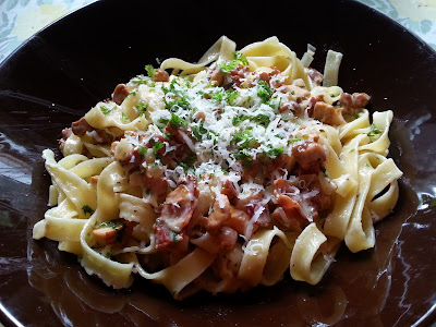 Kantarelli-pekonipasta