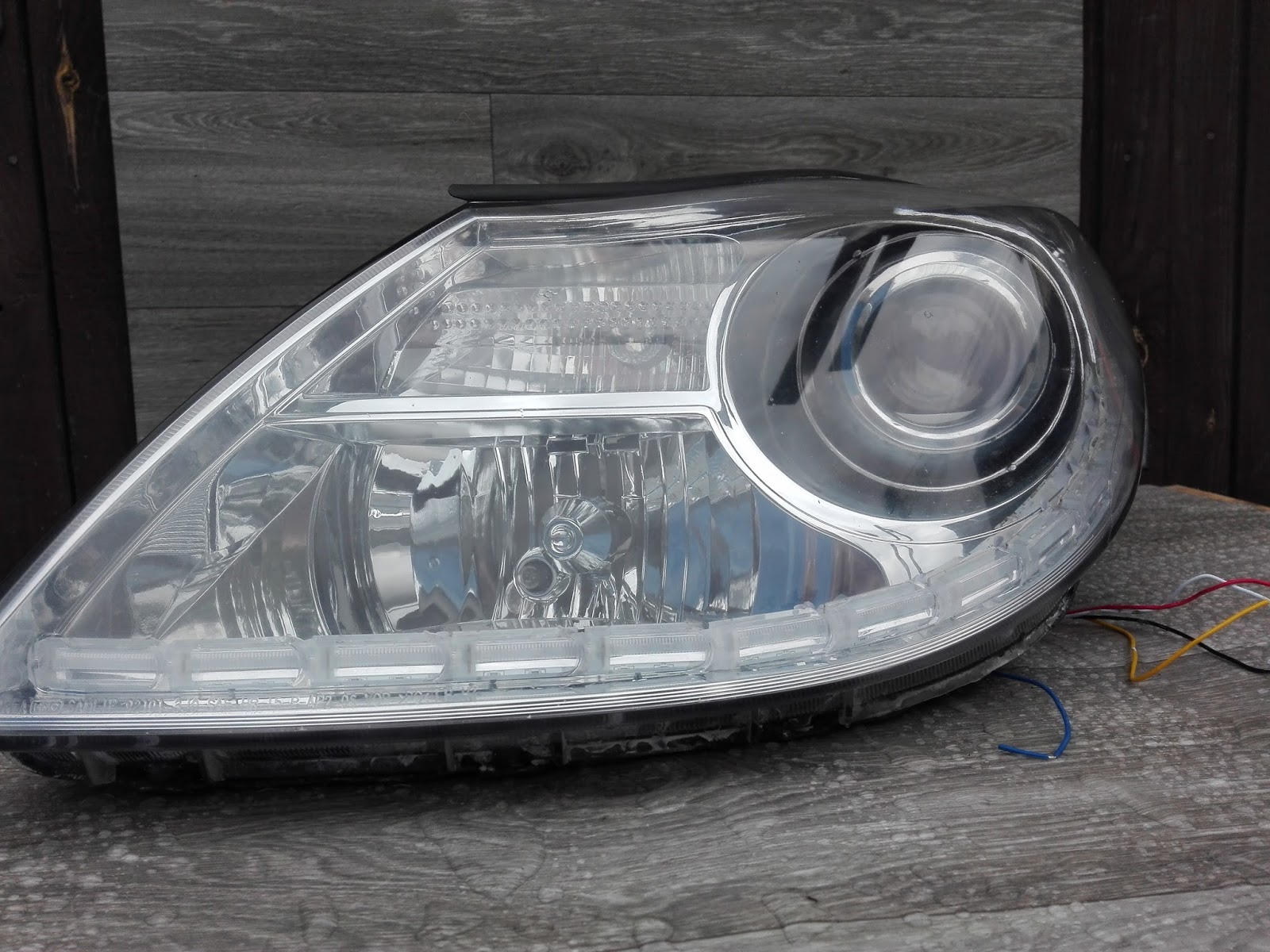 Naprawa świateł samochodowych Montaż listwy LED do jazdy