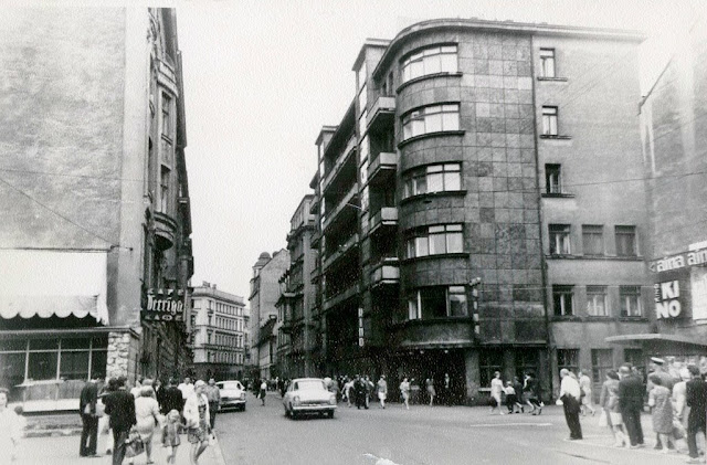 1970-е годы. Рига. Слева кафе "Вецрига", а справа - кинотеатр "Айна"