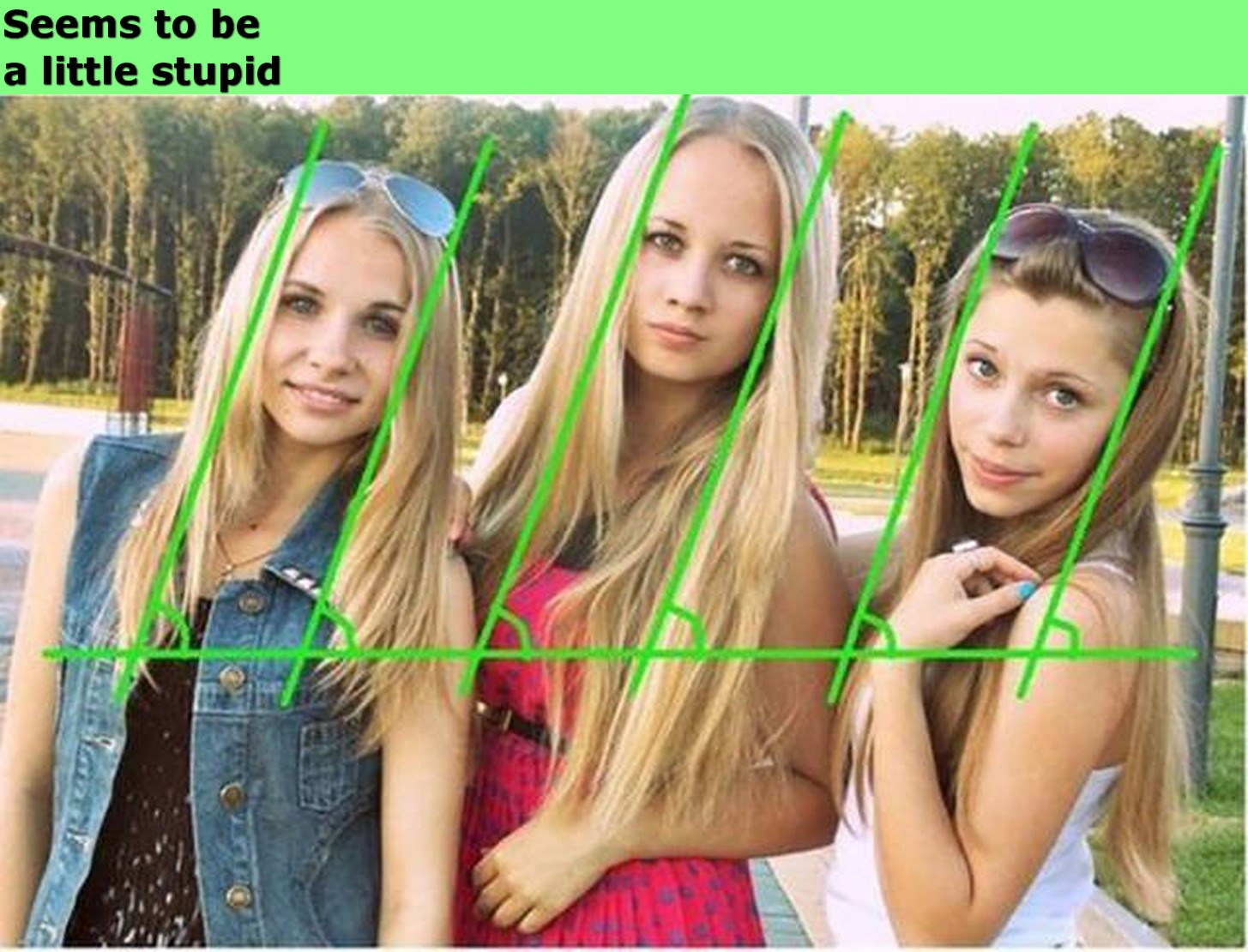 Парень клеит модель в клубе Парень клеит модель в клубе