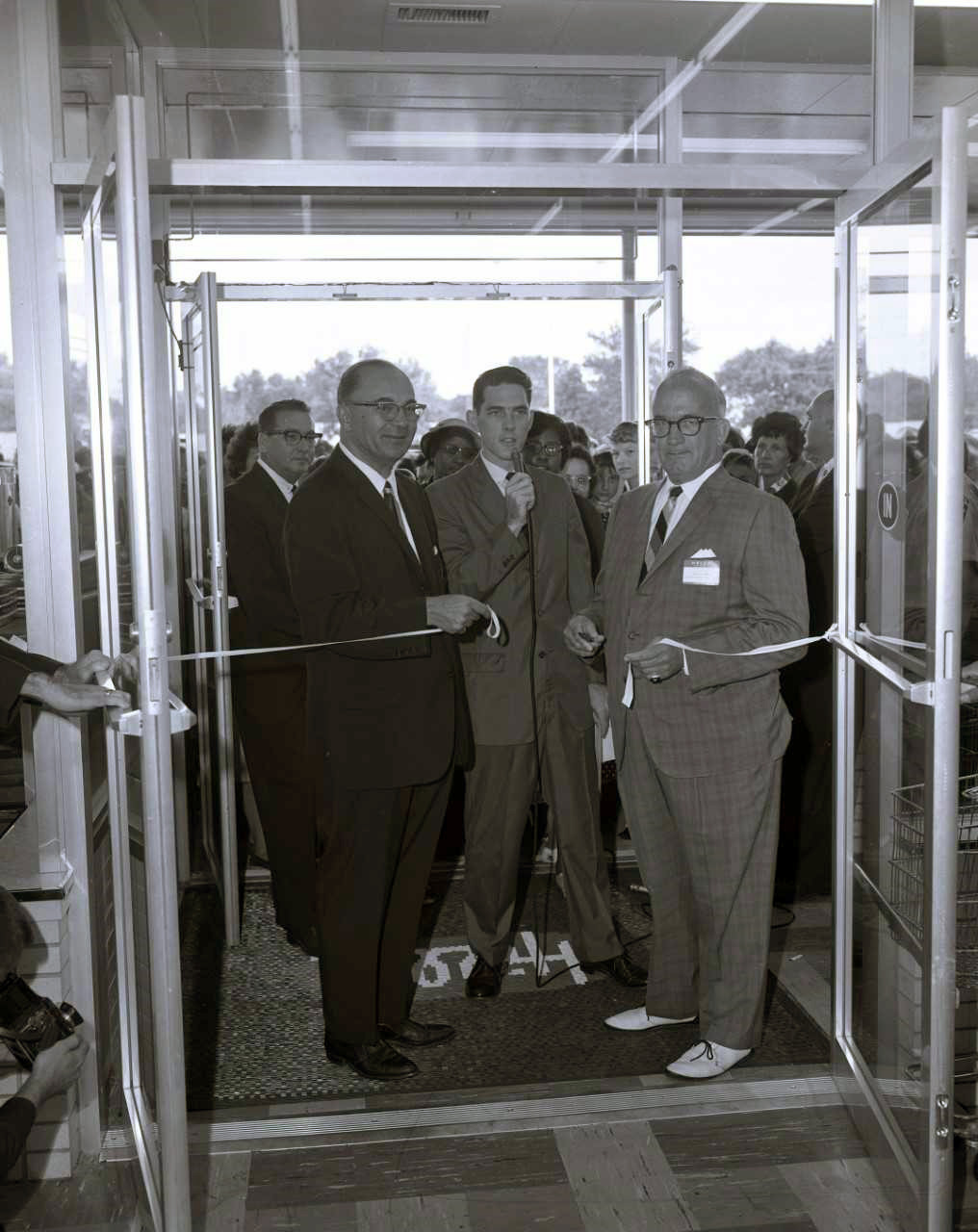 Sandusky History: Grand Opening of Hills Department Store in Sandusky