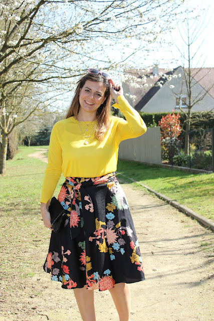 jupe à fleurs zara, pull jaune zara les petites bulles de ma vie