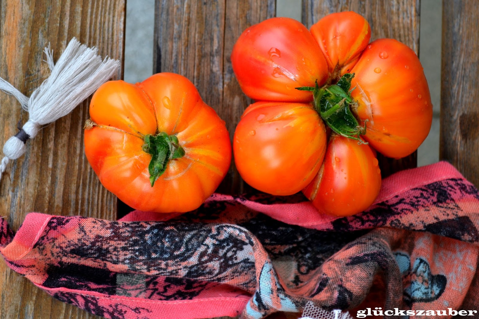 glückszauber : Käseplatte zum Abendessen und Tomate-Mozzarella-Aufstrich glückszauber : Käseplatte zum Abendessen und Tomate-Mozzarella-Aufstrich