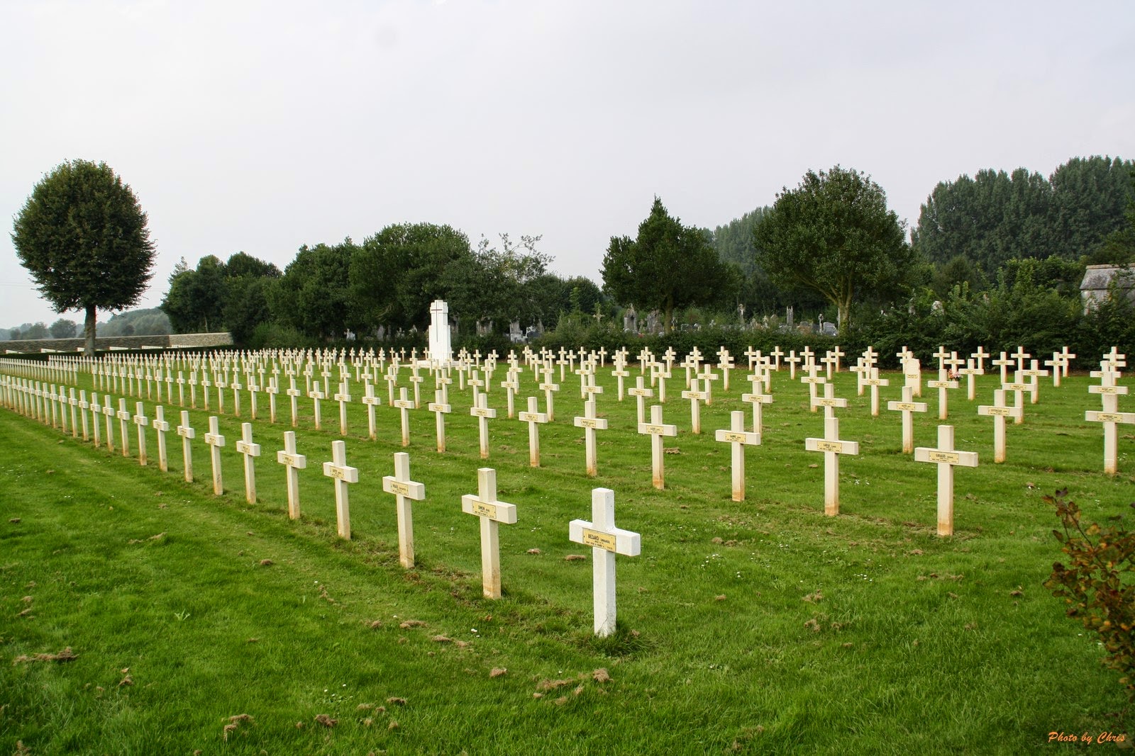 LES NECROPOLES de LA GRANDE GUERRE EN PICARDIE FRANCE Cimetière