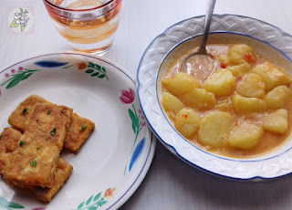 Patatas Guisadas con Majado de Almendra, Acompañado de Tofu Empanado.