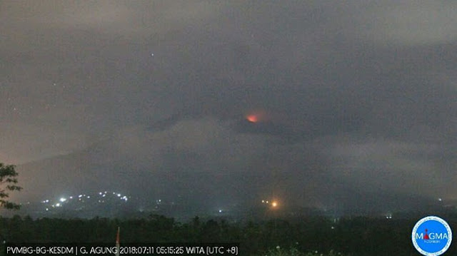 Breaking News!! Gunung Agung Bali Erupsi, Warga Diminta Menjauh Breaking News!! Gunung Agung Bali Erupsi, Warga Diminta Menjauh