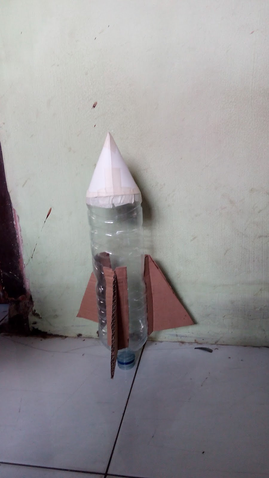 SIKOZUUU: Cara Membuat Roket Air Sederhana