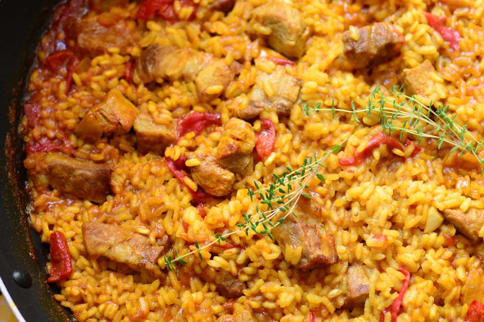 Arroz con carne. Cuchillito y Tenedor