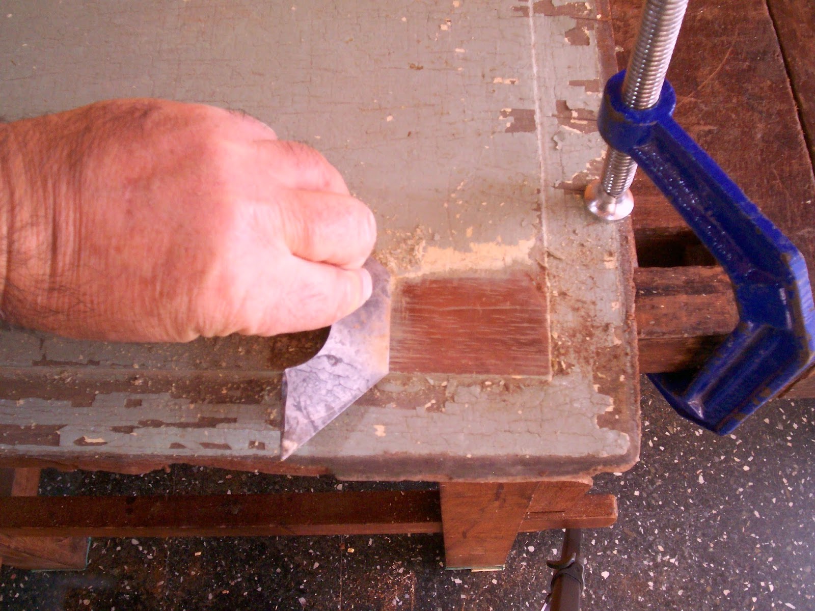 Carpintero en casa: Remover o lustres de superficies