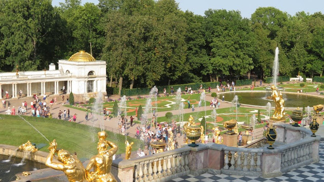 Jardins do Palácio de Peterhof - São Petersburgo (Rússia)