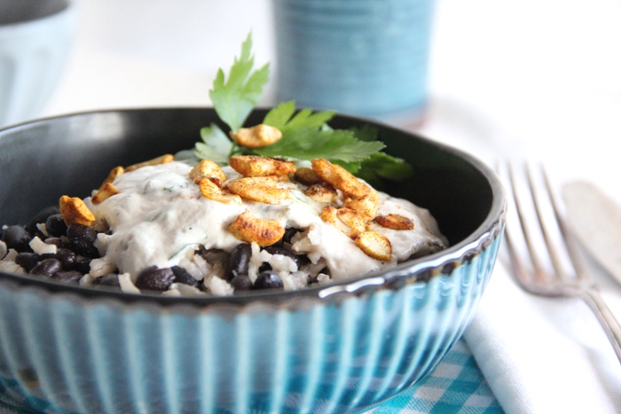 Schwarze Bohnen mit Vollkorn-Basmatireis und Cashew-Blumenkohl-Dip ...