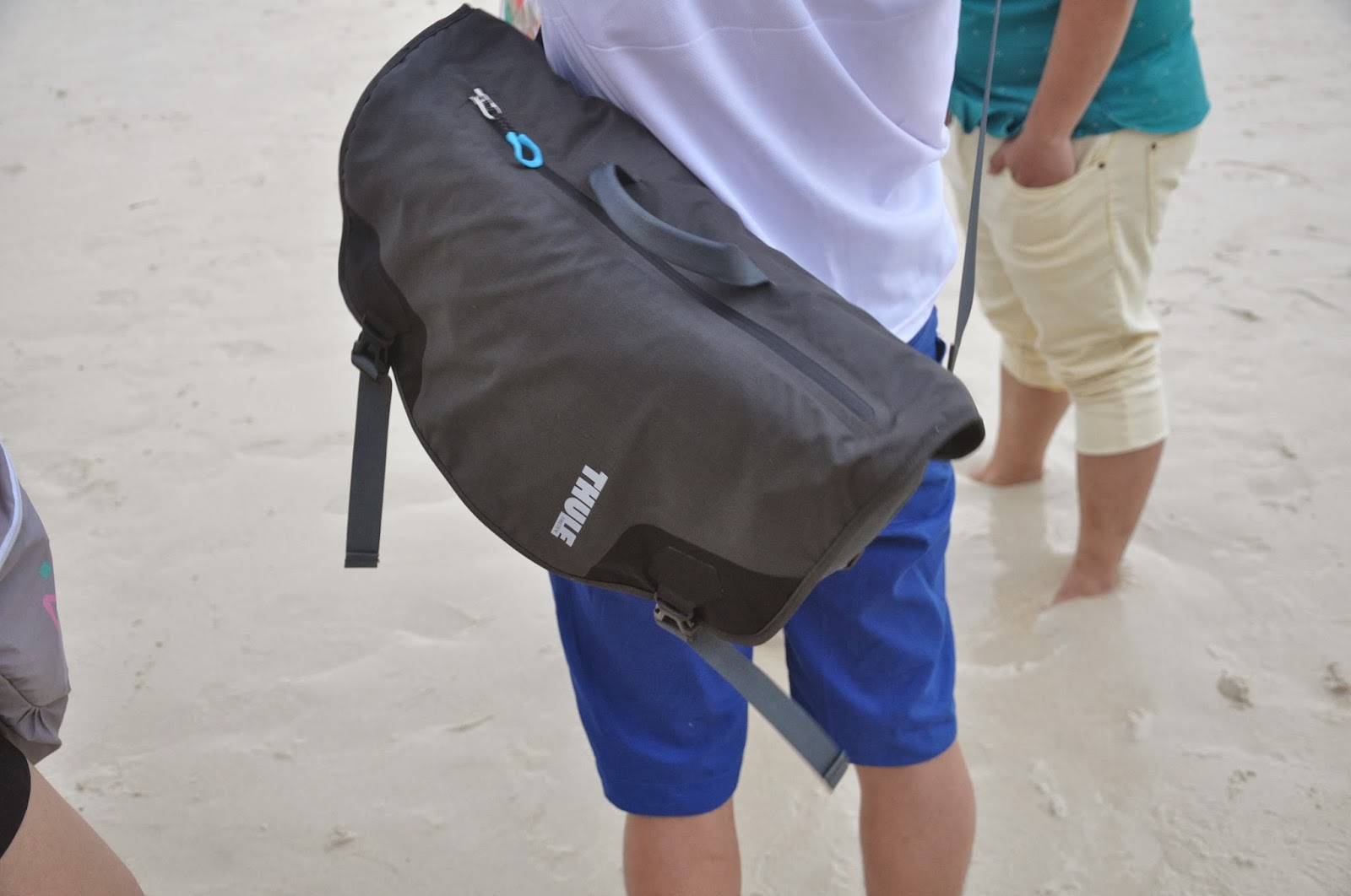 Thule Perspektiv Messenger Bag Review [with Detailed Photos