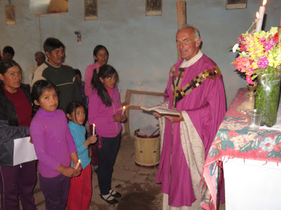 Im Sonntagsgottesdienst in der Kapelle von Chuqui wurden dann noch 3 Girls getauft.