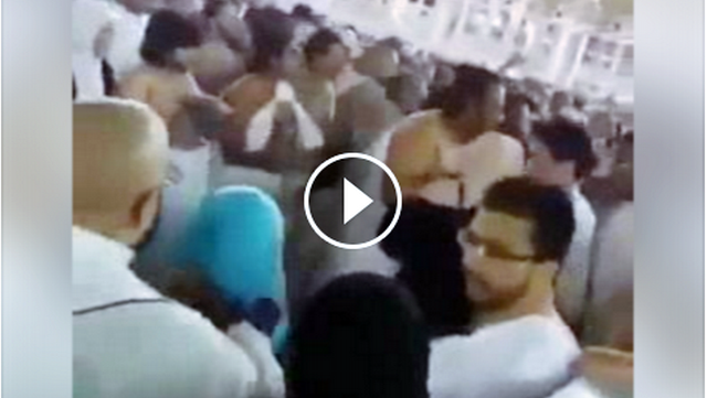 Astagfirullah, Lelaki Ini Mencoba Bakar Ka'bah, Lihat Videonya Di Sini