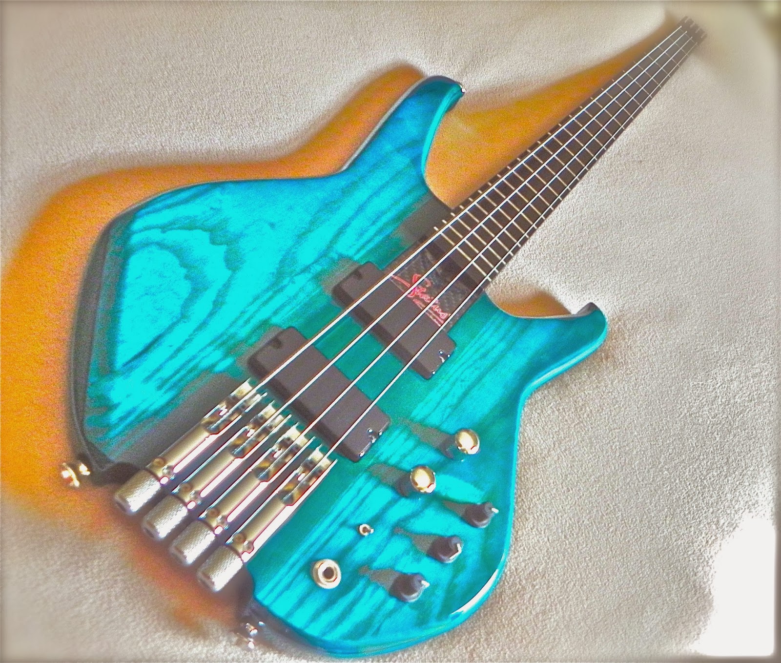 An Inaudible Hum Noise & the Tyranny of Form LOW ARCHITECTURE STATUS S2 CLASSIC BASS