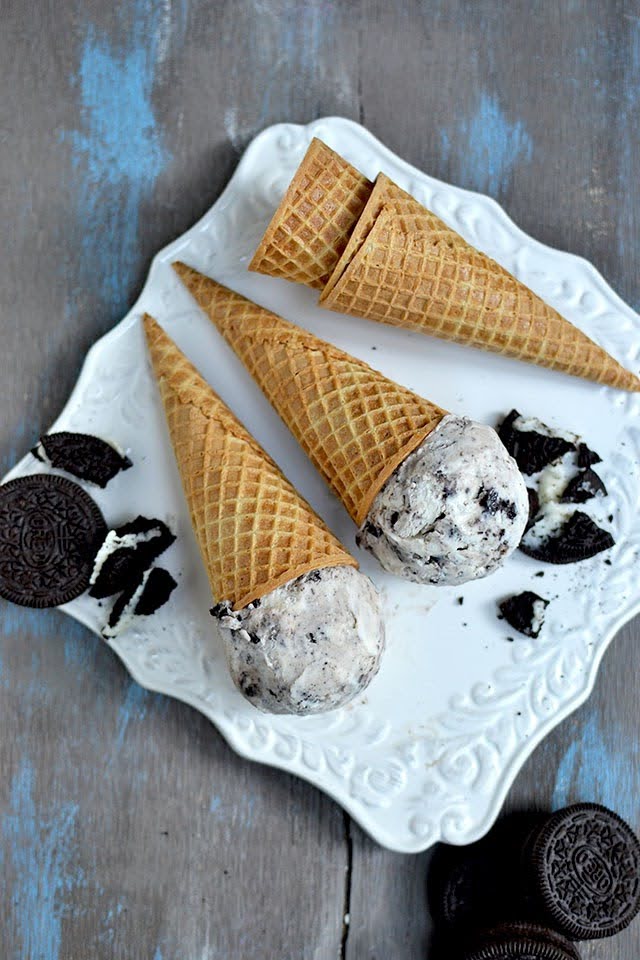 Eggless Cookies and Cream Ice cream