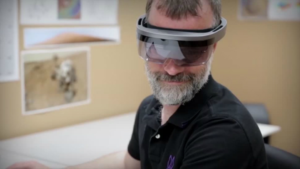 تقرير: هذا موعد تقديم مايكروسوفت لـ HoloLens