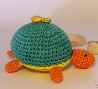 http://ganchilloalfresco.blogspot.com.es/2013/05/amigurumi-tortuga-de-ganchillo.html