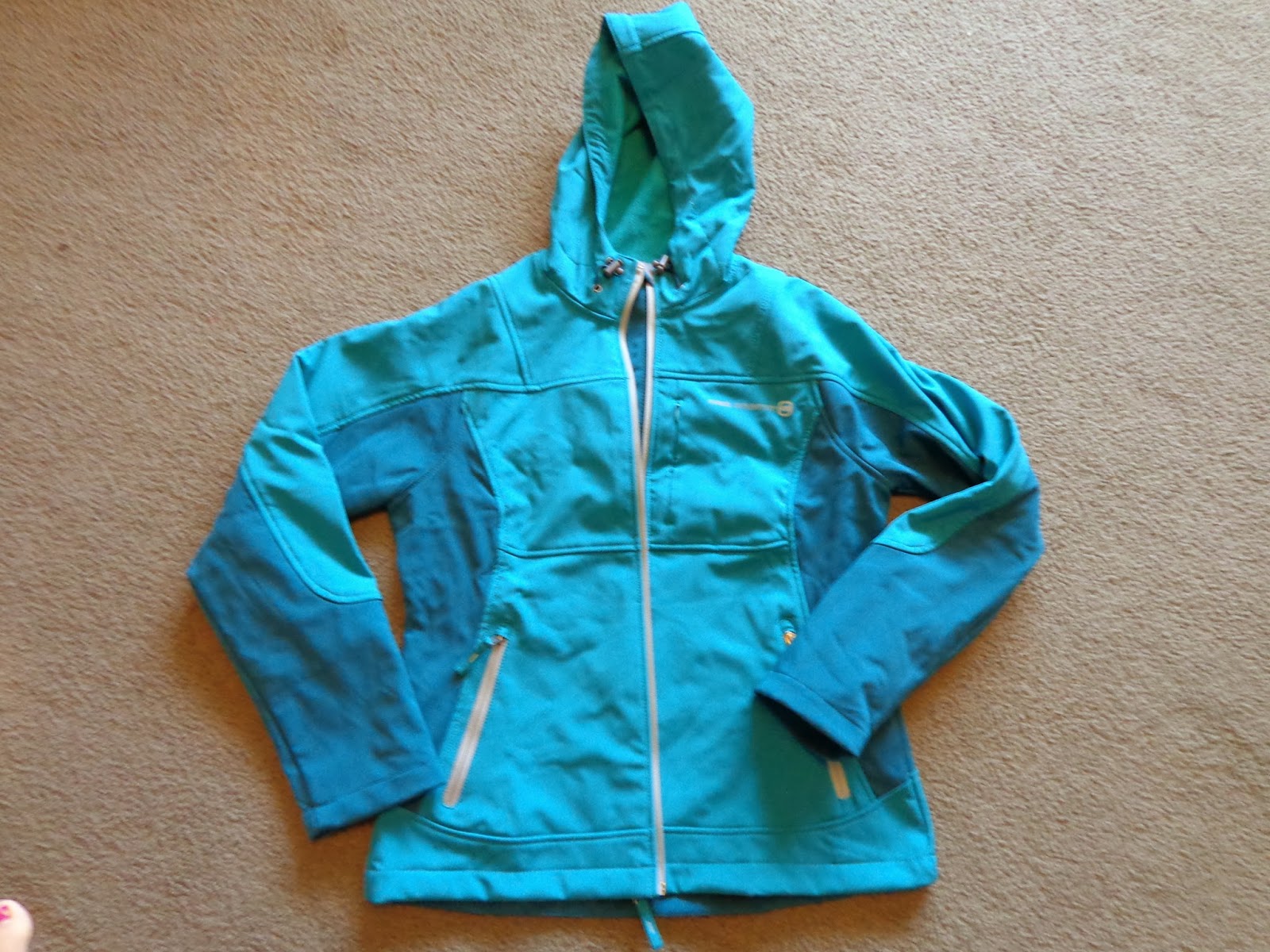 Running Diva Mom: Free Country Pinnacle Softshell Coat Review