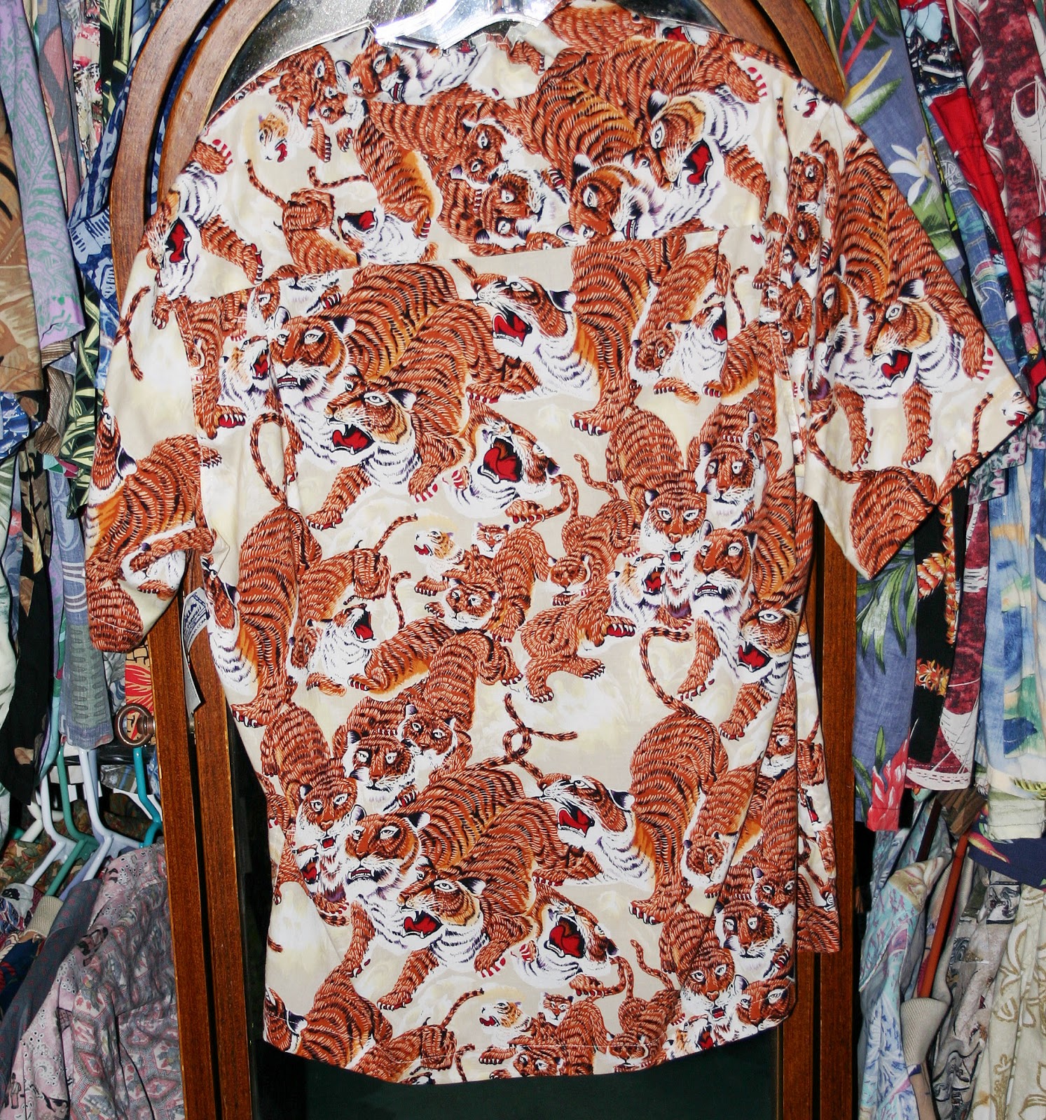 Unraveling Threads Designs From Paradise Part Three Bailey's Antiques and Aloha Shirts Unraveling Threads Designs From Paradise Part Three Bailey's Antiques and Aloha Shirts