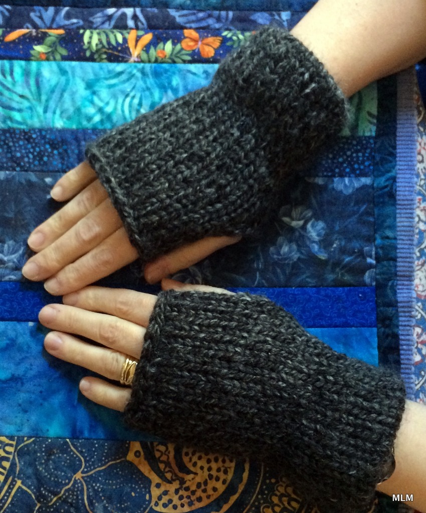 Sweet Leaf Notebook: Quick Black Fingerless Mitts on the Addi Express