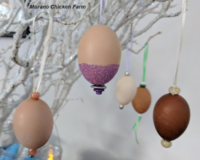 How to decorate blown egg with glitter.
