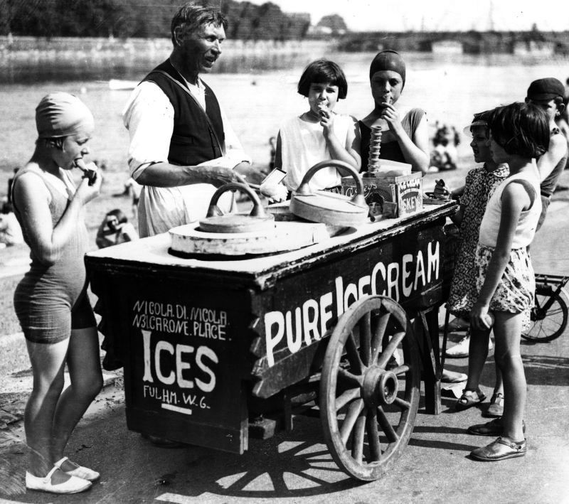HokeyPokey Everywhere 20 Interesting Vintage Photos Show Mobile Ice