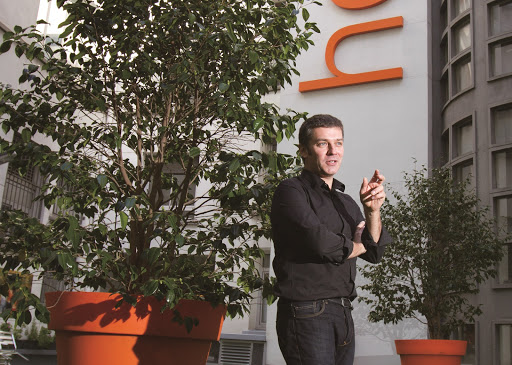 法國電信企業Orange：不彎下腰來，就等著被新創顛覆