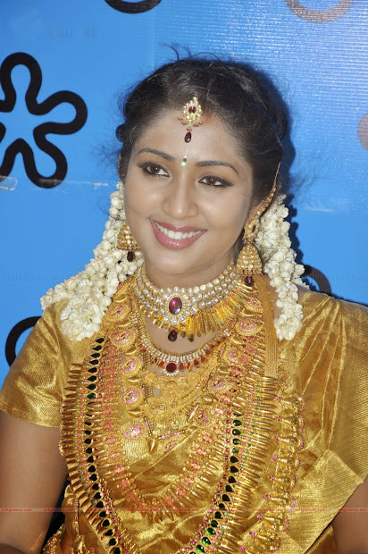 latest indian wedding silk saree jewellery