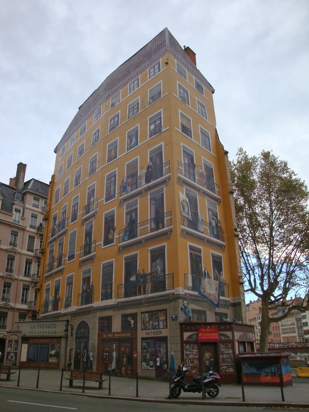La Maison Des Canuts 10-12 Rue D'ivry 69004 Lyon Pêle-mêle culturel: La maison des Canuts