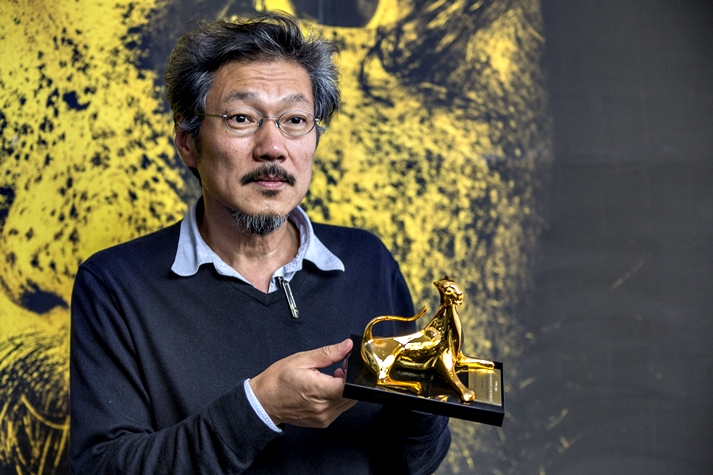 Hong Sang-soo, ganador de Leopardo de Oro
