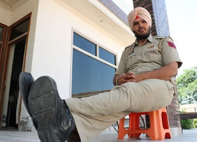 ajab-गजब-jankari-omg-facts-worlds-tallest-policeman