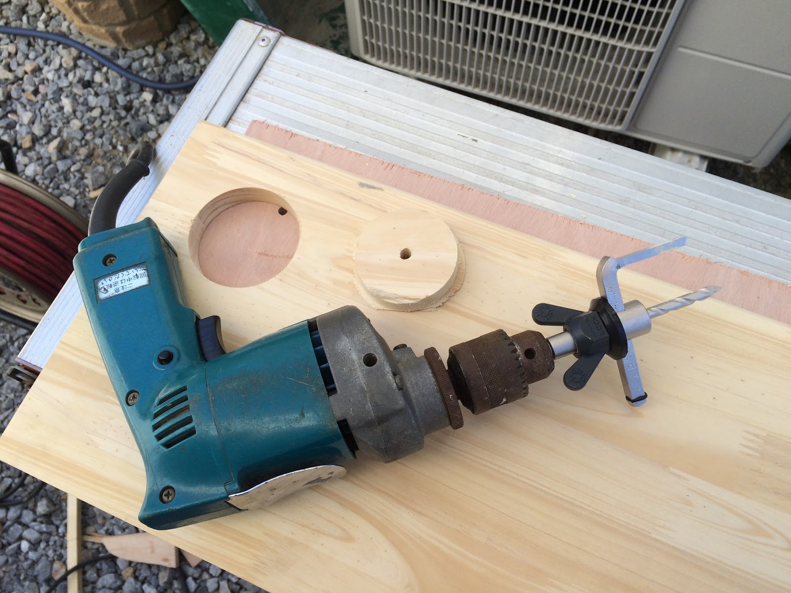 ハイエースワイド セカンドシート用簡易テーブルゆずぽん的アバウトなDIY