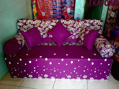 sofa bed inoac motif ungu bunga popy