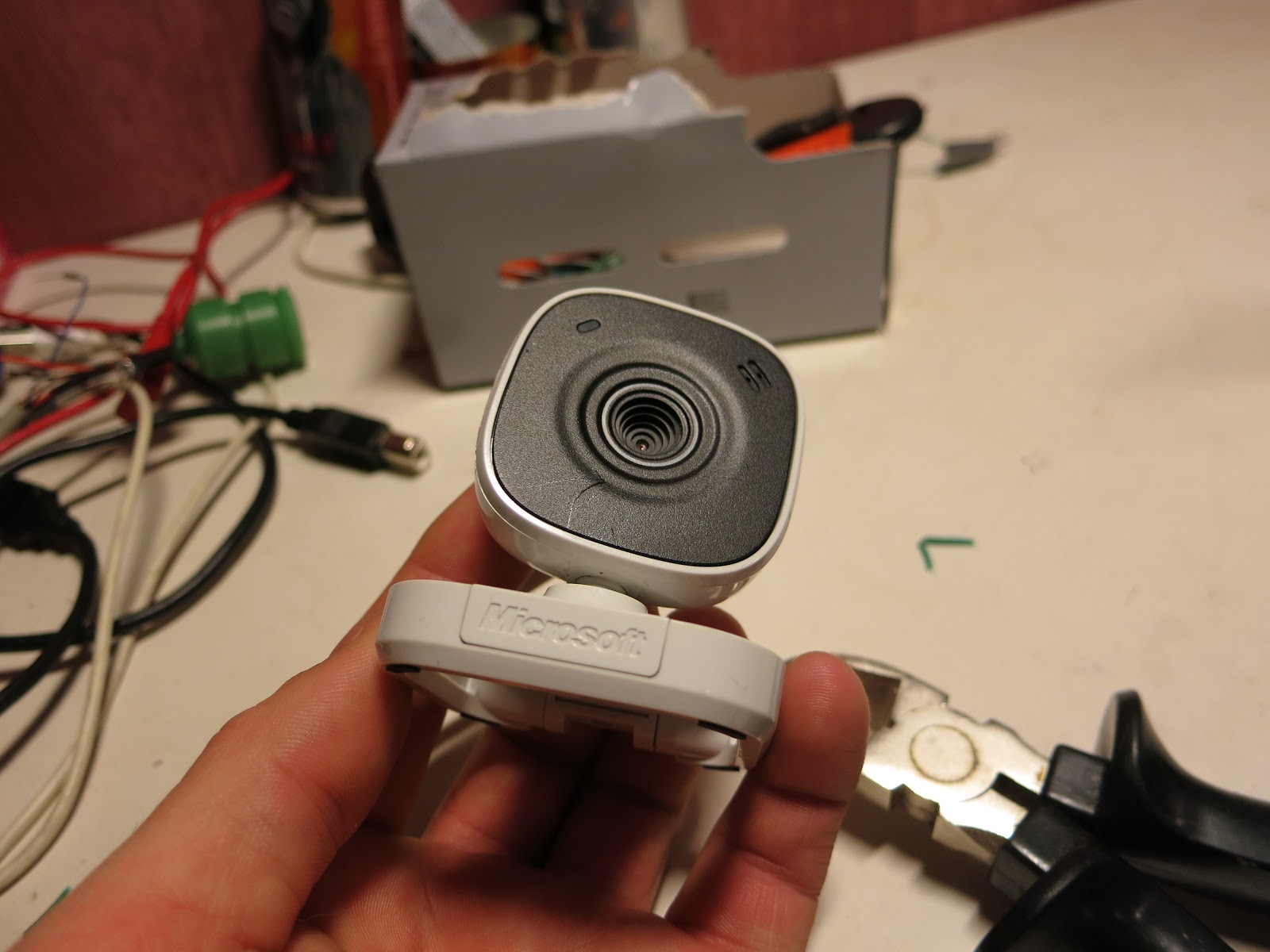 New Fresh Peace Turn a normal webcam into a IR webcam