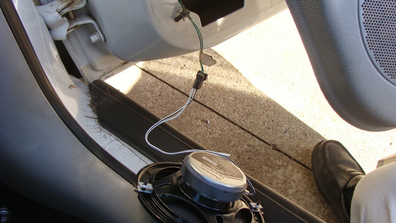 My Commentary and Technical help Chevy Cobalt Replacing the front door