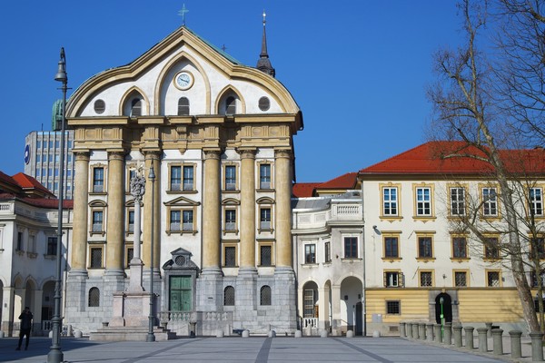 ljubljana place congrès Kongresni Trg église saint trinité