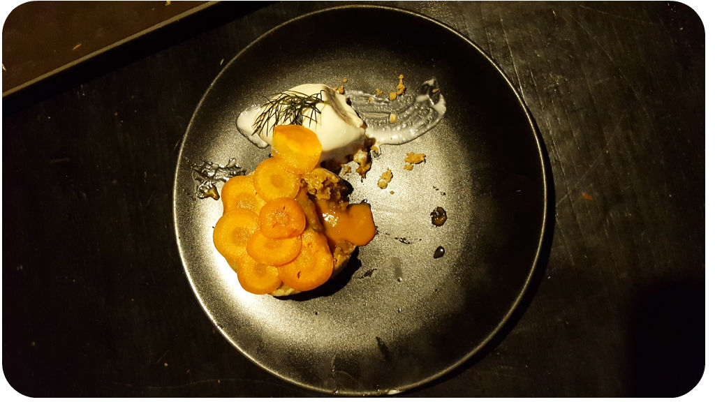 Karottenkuchen mit flüssigem Kern, Joghurteis. Cordobar, Berlin, Januar 2016 | Arthurs Tochter Kocht von Astrid Paul