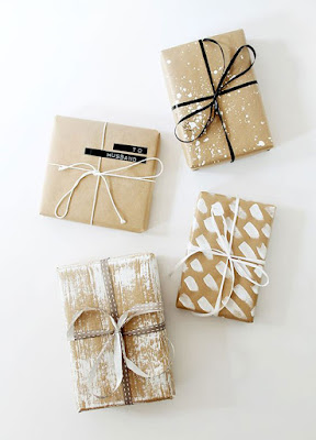 envolver regalos con papel kraft