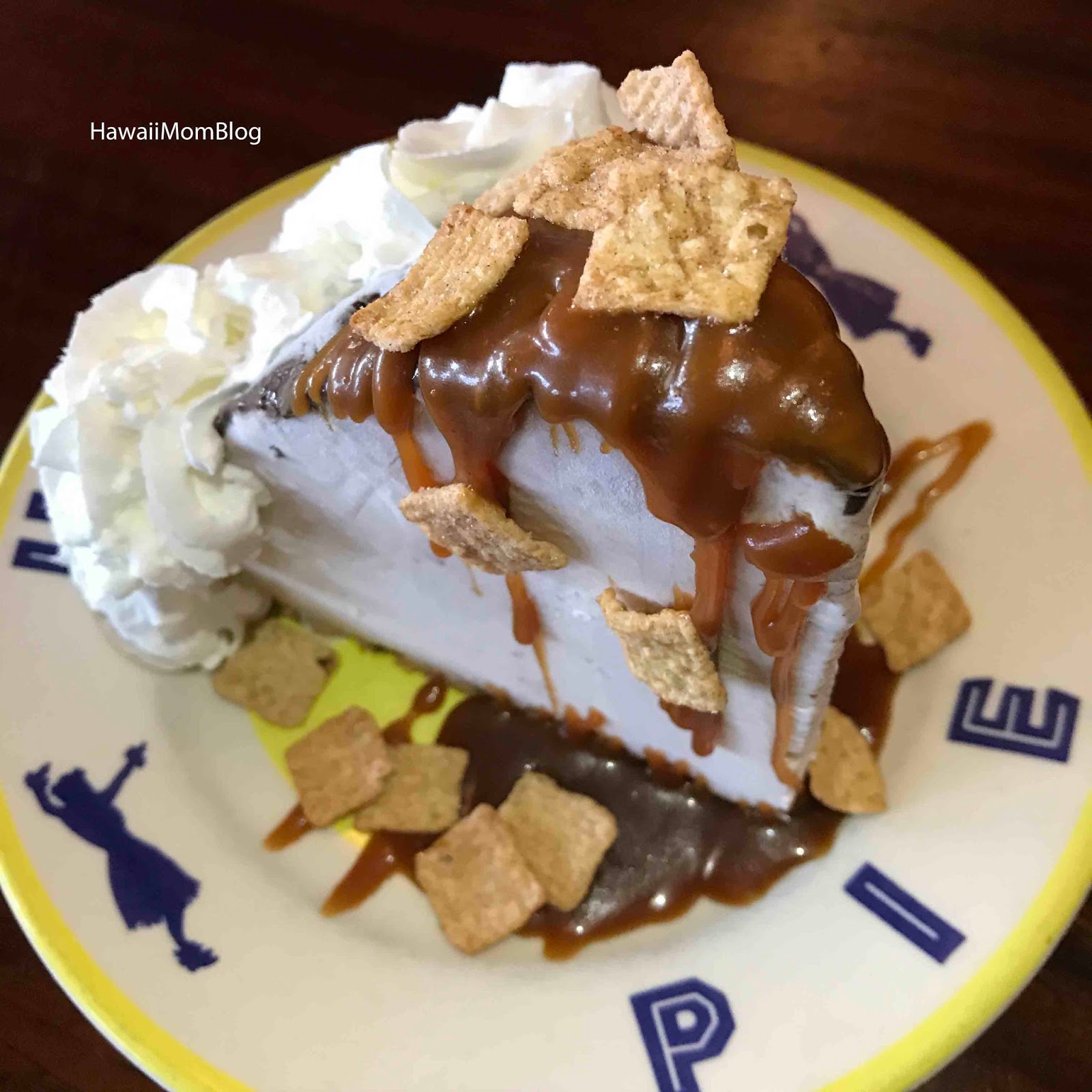 Hawaii Mom Blog Dinner at Hula Grill Waikiki