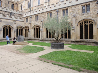 Cloisters courtyard inside Christ Church College used for a few winter scenes in HP2 and HP3